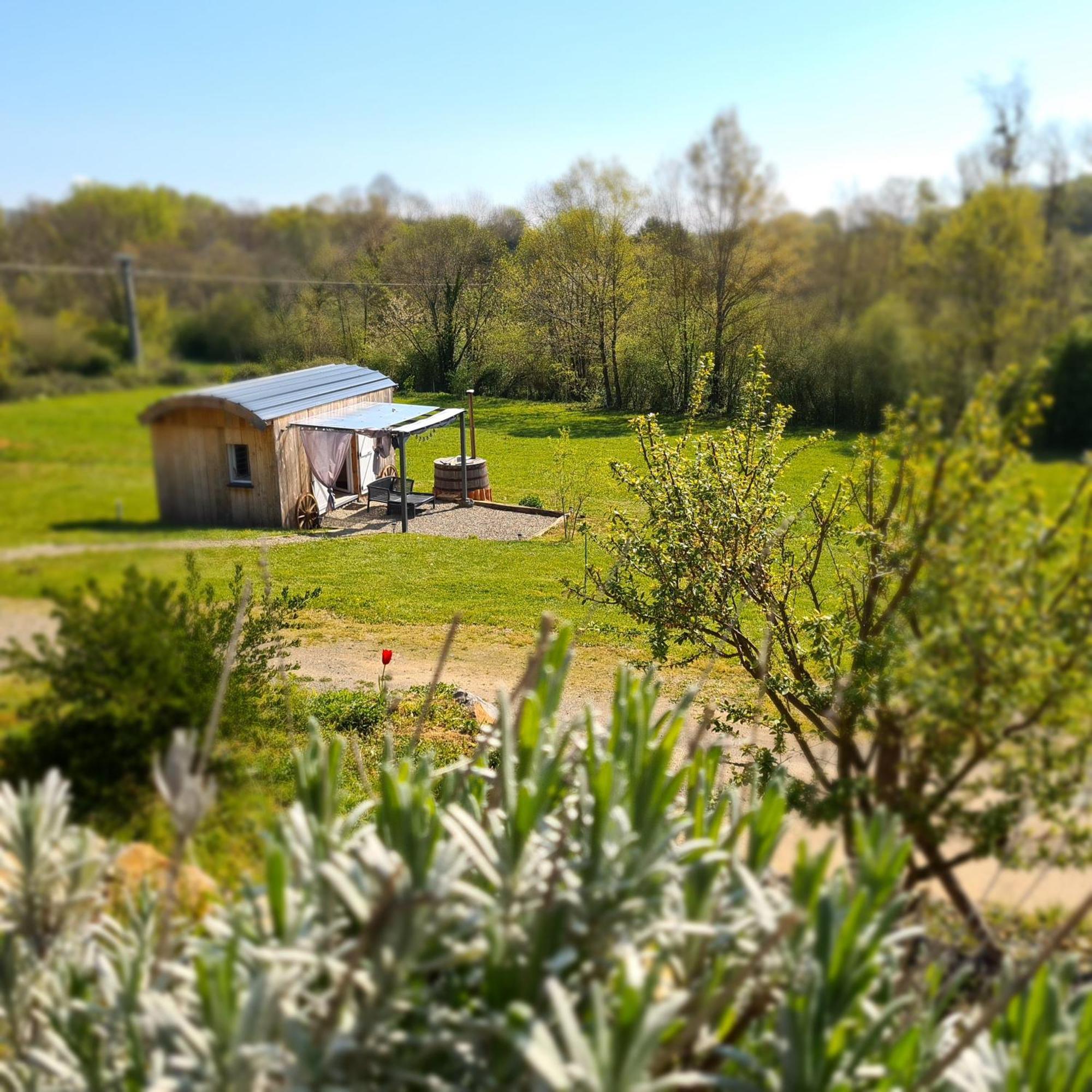 Les Milles Bottes Et Ses Roulottes Villa Encausse-les-Thermes Eksteriør billede